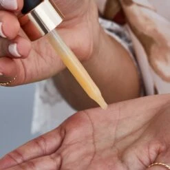 L’Oréal Paris AgePerfectSkinCare Age-perfect-cell-renewal-midnight-serum -Loreal Cares Store lop pdp midnight serum tile02 v1